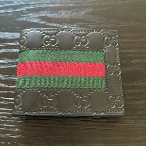 Men’s bifold black Gucci wallet